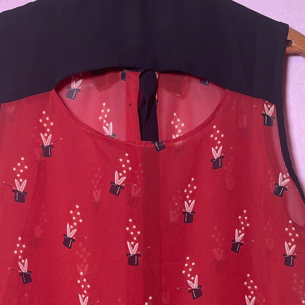 Red magic hat blouse - Picture 7 of 8